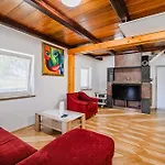4 Bedroom With Heated Indoor Pool Jajo & Pajo Fala
