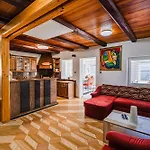 Vila 4 Bedroom With Heated Indoor Pool Jajo & Pajo