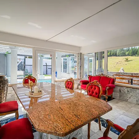 4 Bedroom With Heated Indoor Pool Jajo & Pajo *