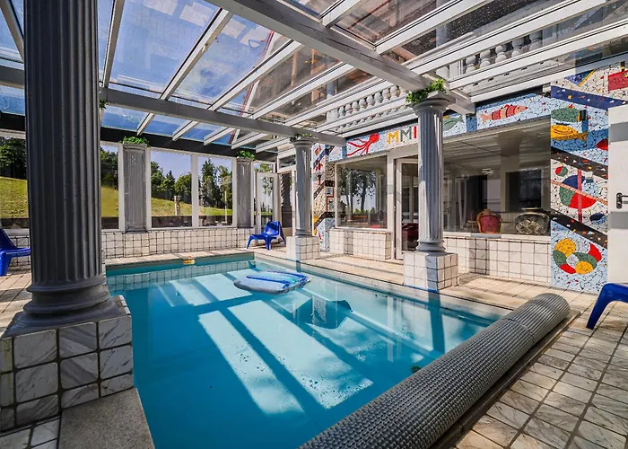 4 Bedroom With Heated Indoor Pool Jajo & Pajo