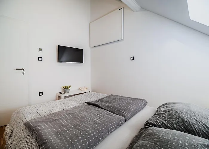 4 Bedroom With Heated Indoor Pool Jajo & Pajo *